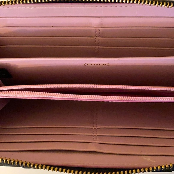 Coach Wallet - Picture 4 of 4